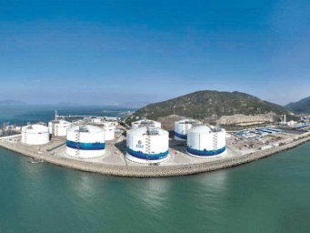 珠海金湾"绿能港"首座27万立方米LNG储罐投用