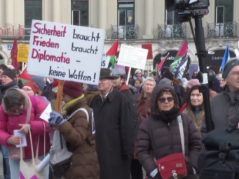 慕尼黑多场集会活动抗议西方军事化政策