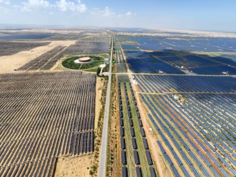 光伏产业助力库布其沙漠筑起生态屏障