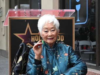 98岁华人演员卢燕好莱坞“摘星”